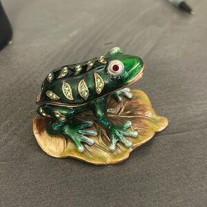 Rucinni Jeweled Trinket Box Tree Frog On Leaf